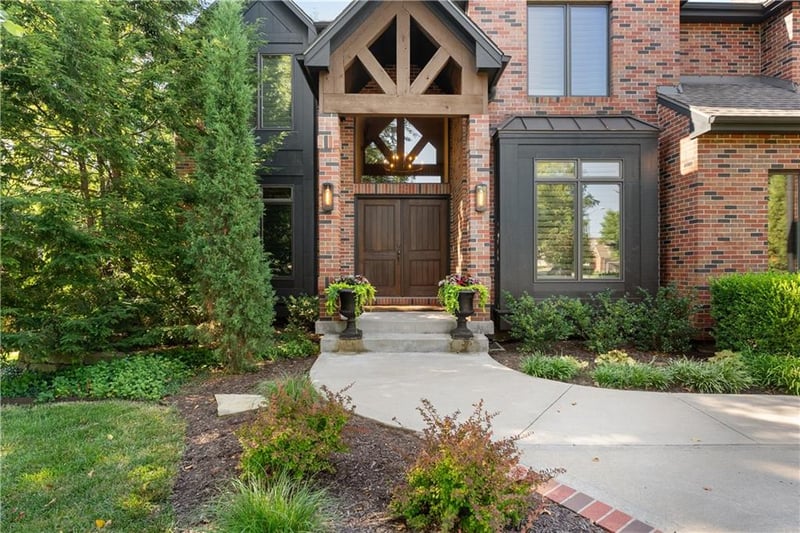 301 Rockhill Cir, Lee's Summit, MO 64081