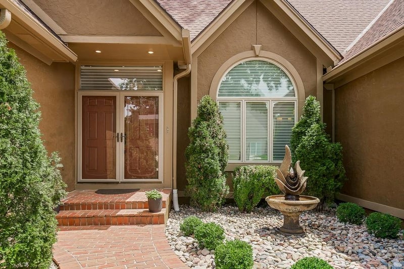 7815 Revere Dr, Kansas City, MO 64151