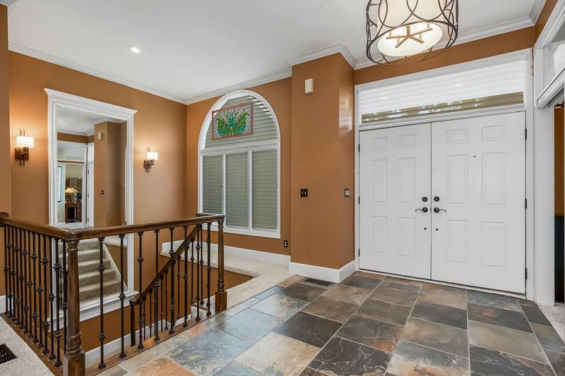 7815 Revere Dr, Kansas City, MO 64151