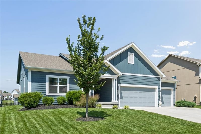 3212 SW Arbor Tree Dr, Lee's Summit, MO 64082