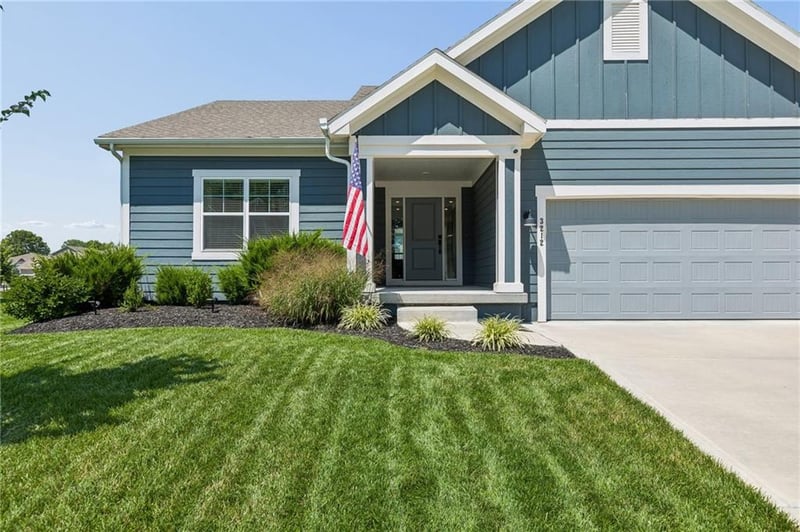 3212 SW Arbor Tree Dr, Lee's Summit, MO 64082