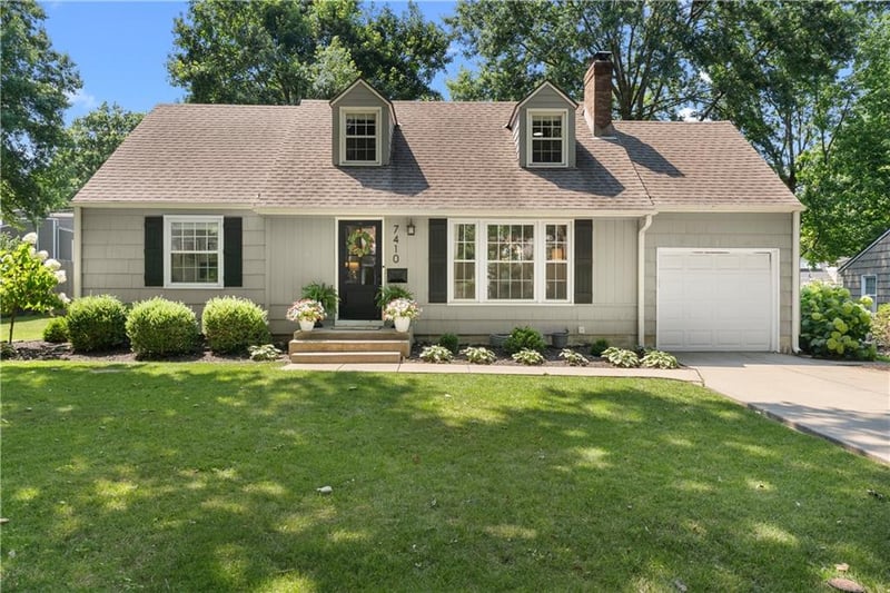 7410 Delmar St, Prairie Village, KS 66208