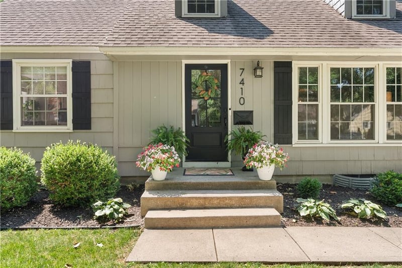 7410 Delmar St, Prairie Village, KS 66208