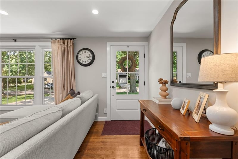 7410 Delmar St, Prairie Village, KS 66208