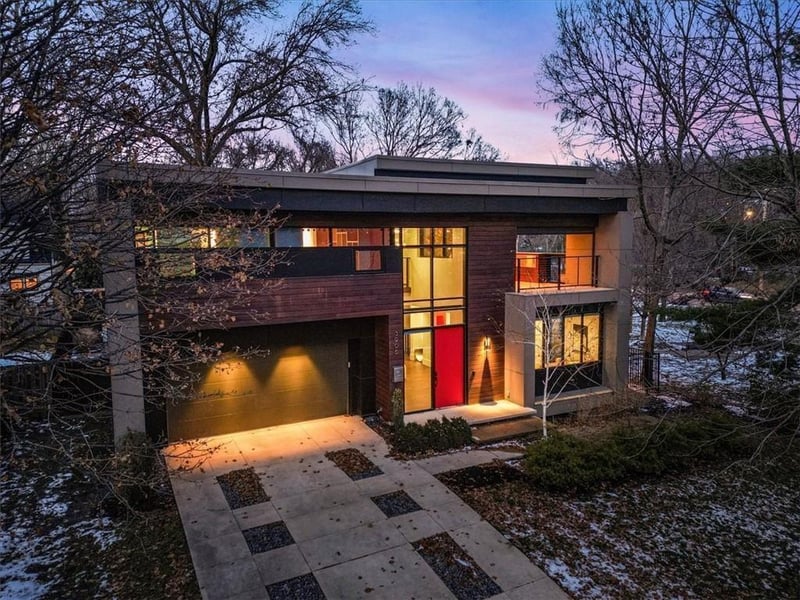 3906 69th St, Prairie Village, KS 66208