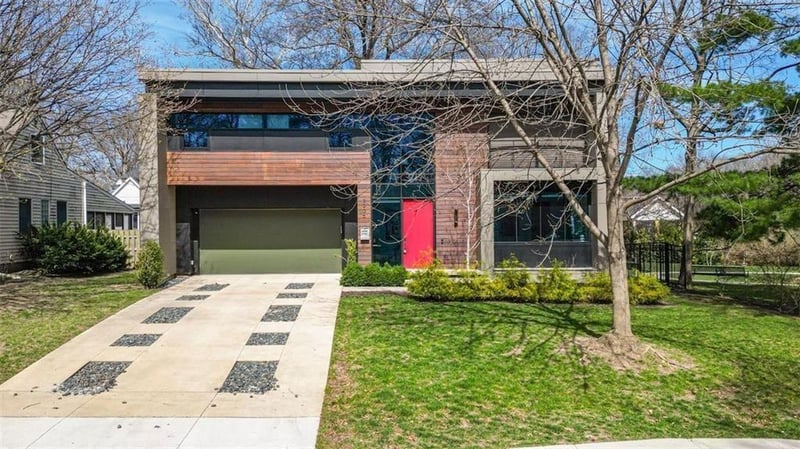 3906 69th St, Prairie Village, KS 66208