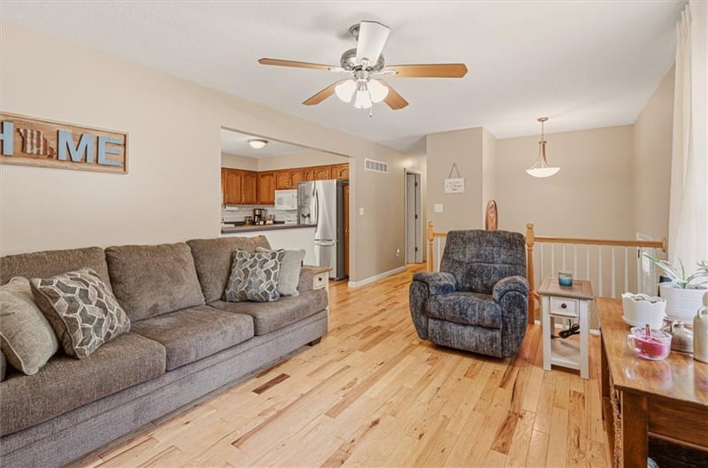 210 Circleview Dr, Lee's Summit, MO 64063