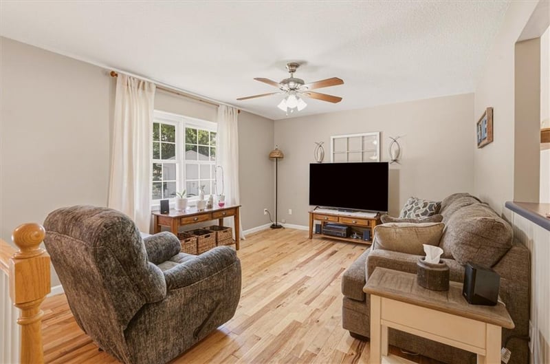 210 Circleview Dr, Lee's Summit, MO 64063