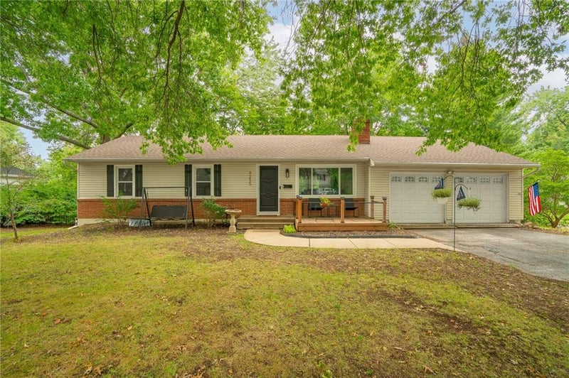 9255 Hemlock St, Overland Park, KS 66212