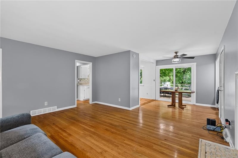 9255 Hemlock St, Overland Park, KS 66212