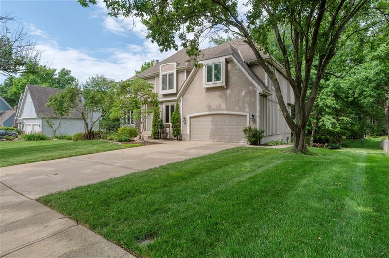 13112 Meadow Ln, Leawood, KS 66209