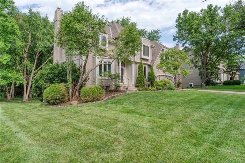 13112 Meadow Ln, Leawood, KS 66209