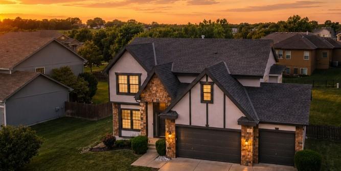 1304 Aberdeen Cir, Raymore, MO 64083