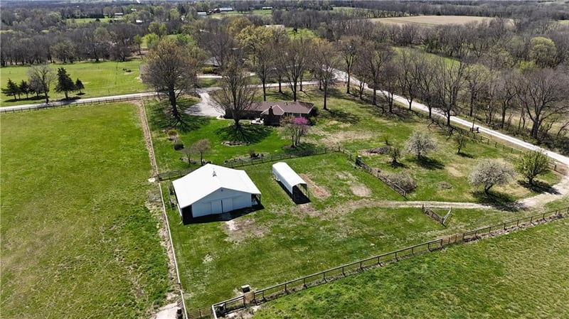 5460 175th St, Stilwell, KS 66085
