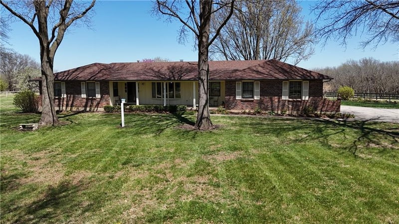 5460 175th St, Stilwell, KS 66085