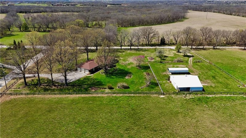 5460 175th St, Stilwell, KS 66085