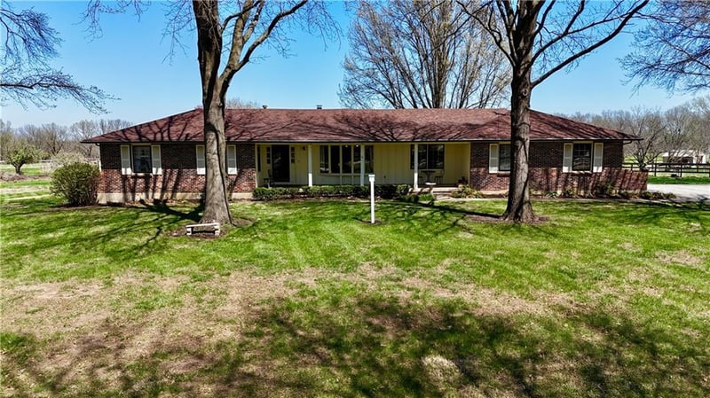5460 175th St, Stilwell, KS 66085