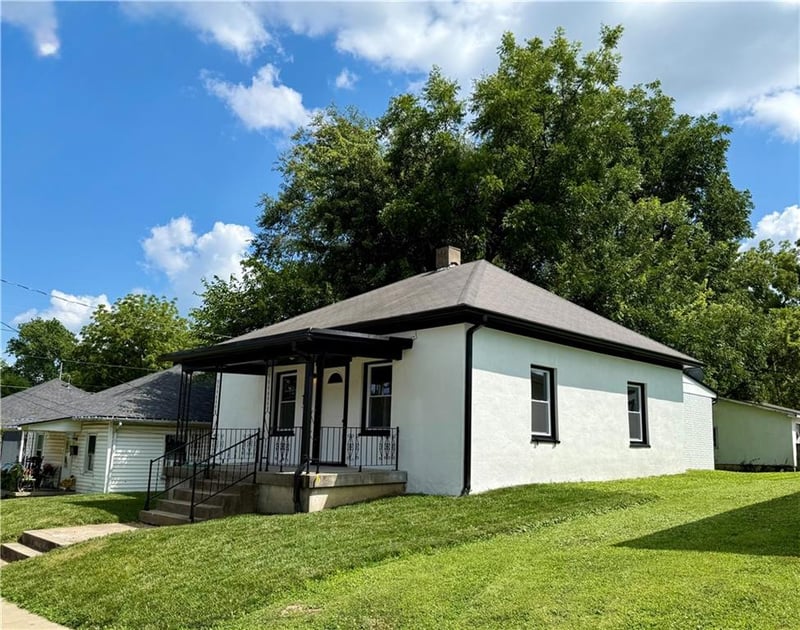 2003 Jefferson St, Lexington, MO 64067