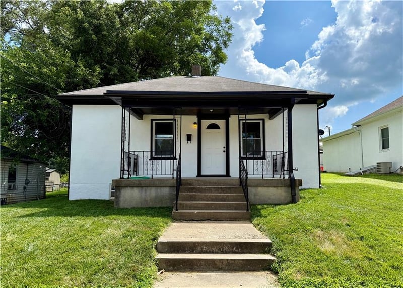 2003 Jefferson St, Lexington, MO 64067