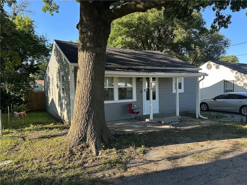 406 Mckinley St, Richmond, MO 64085