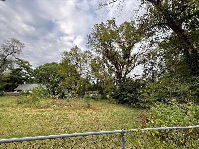 College Ave, Kansas City, MO 64132