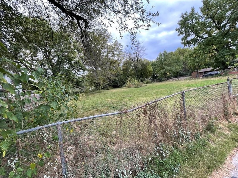 College Ave, Kansas City, MO 64132