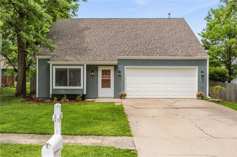 213 Deerfield Ln, Lawrence, KS 66049