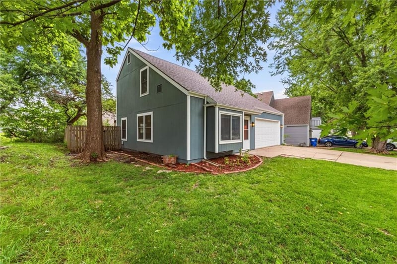 213 Deerfield Ln, Lawrence, KS 66049
