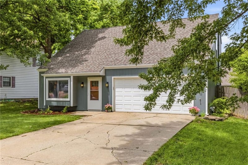 213 Deerfield Ln, Lawrence, KS 66049