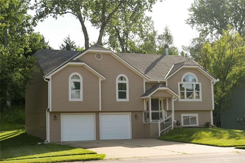 11116 55th St, Parkville, MO 64152