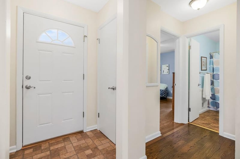 7834 Windsor St, Prairie Village, KS 66208