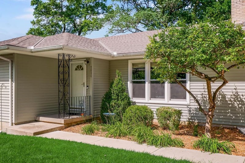 7834 Windsor St, Prairie Village, KS 66208