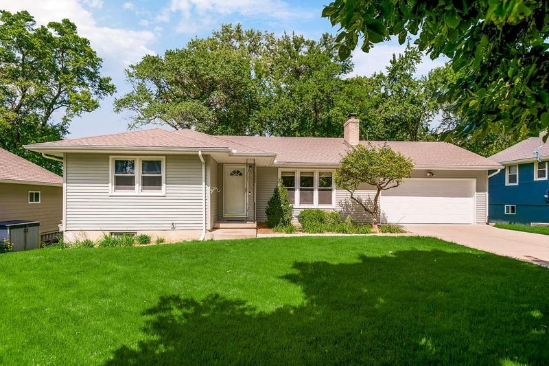 7834 Windsor St, Prairie Village, KS 66208