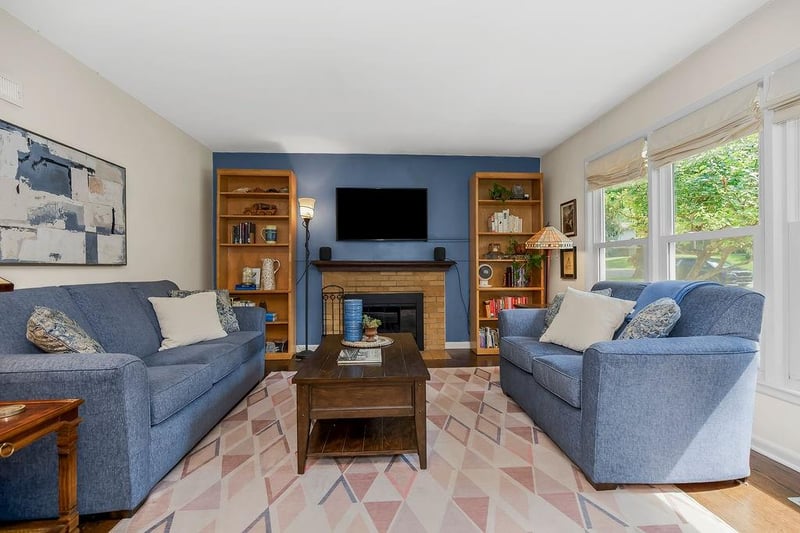 7834 Windsor St, Prairie Village, KS 66208