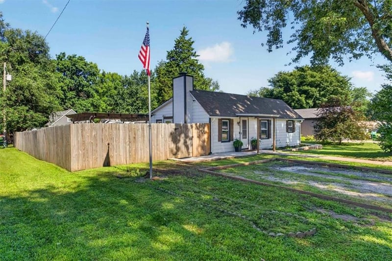 508 Elm St, Louisburg, KS 66053