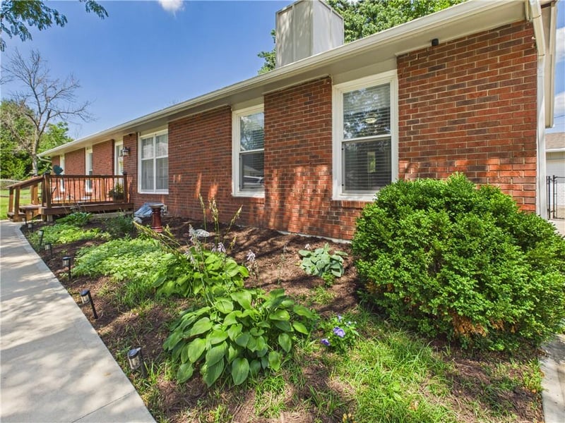 922 Ridge Dr, Warrensburg, MO 64093