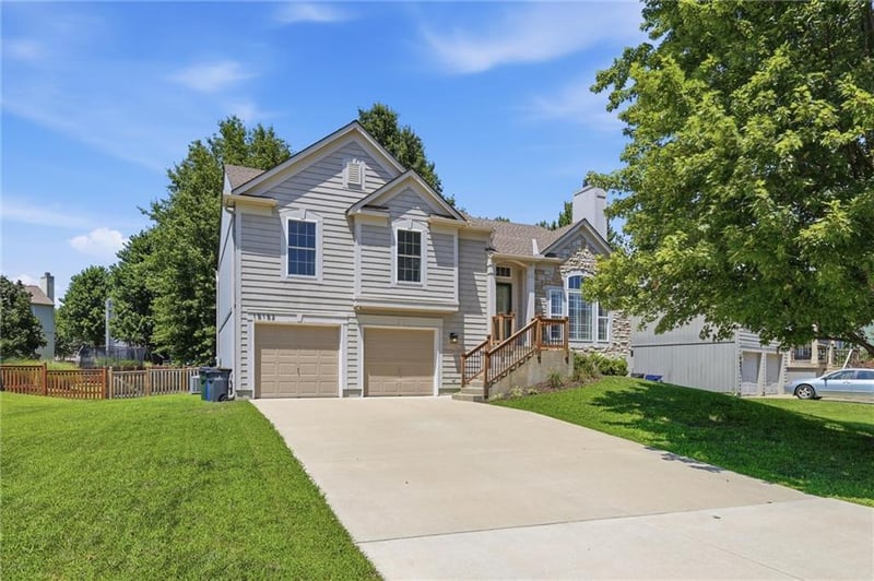 15152 157th Ter, Olathe, KS 66062