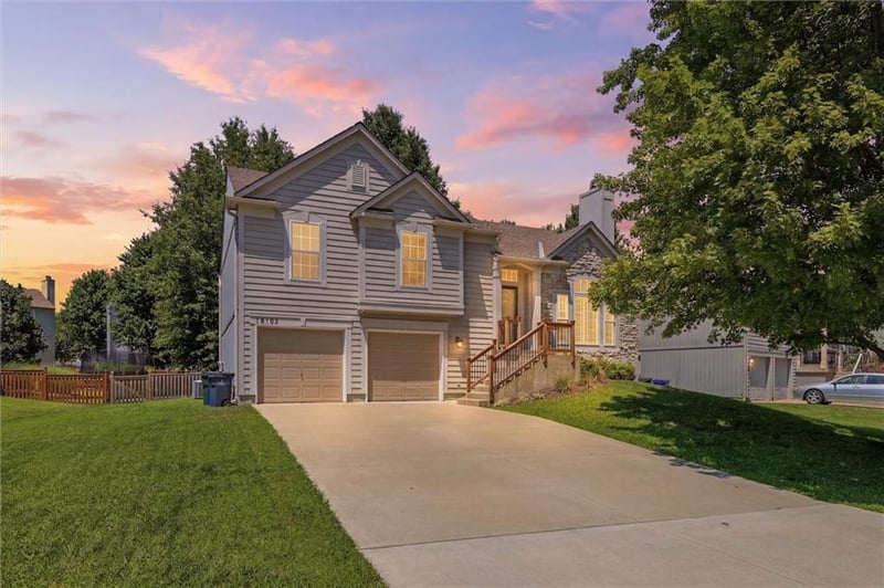 15152 157th Ter, Olathe, KS 66062