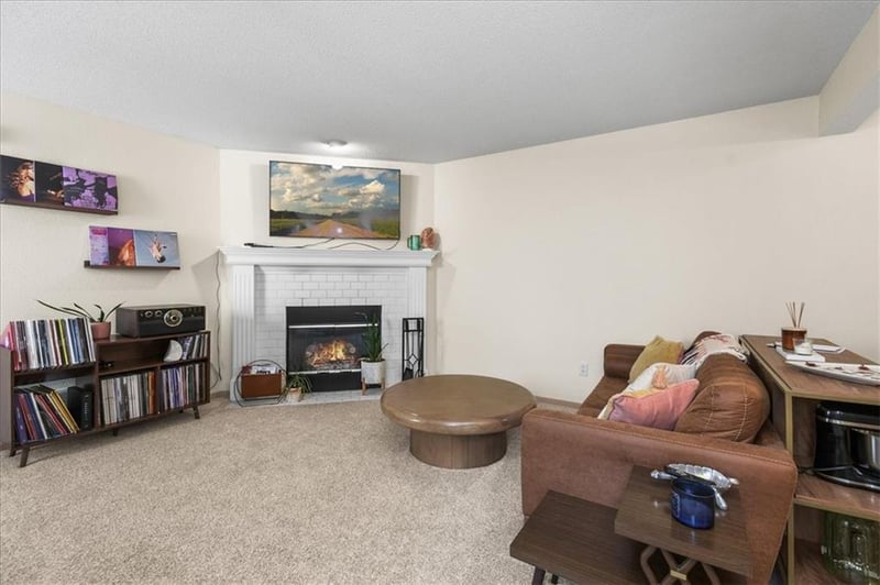 1219 Hidden Ridge Cir, Blue Springs, MO 64015