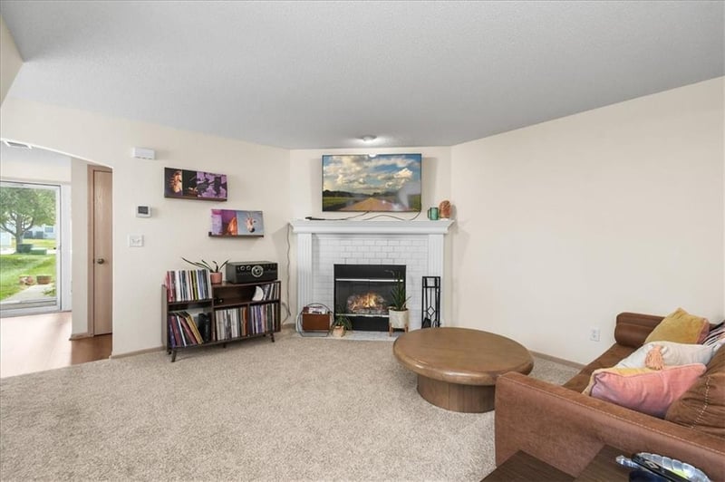 1219 Hidden Ridge Cir, Blue Springs, MO 64015
