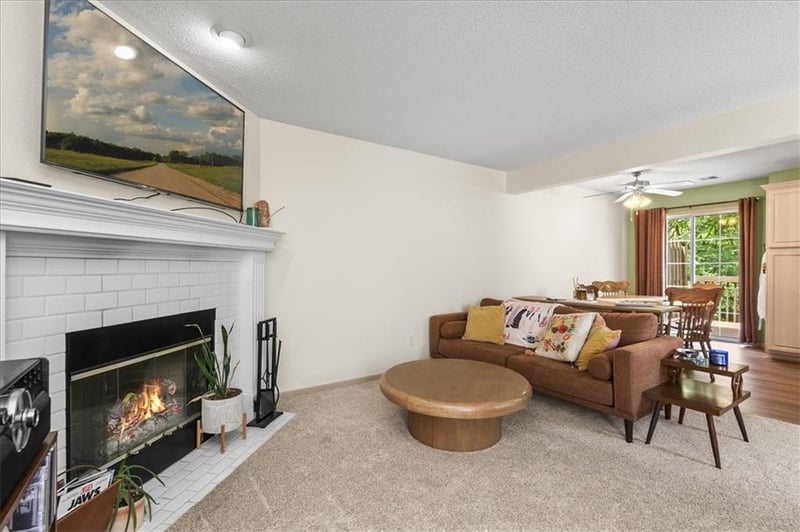 1219 Hidden Ridge Cir, Blue Springs, MO 64015