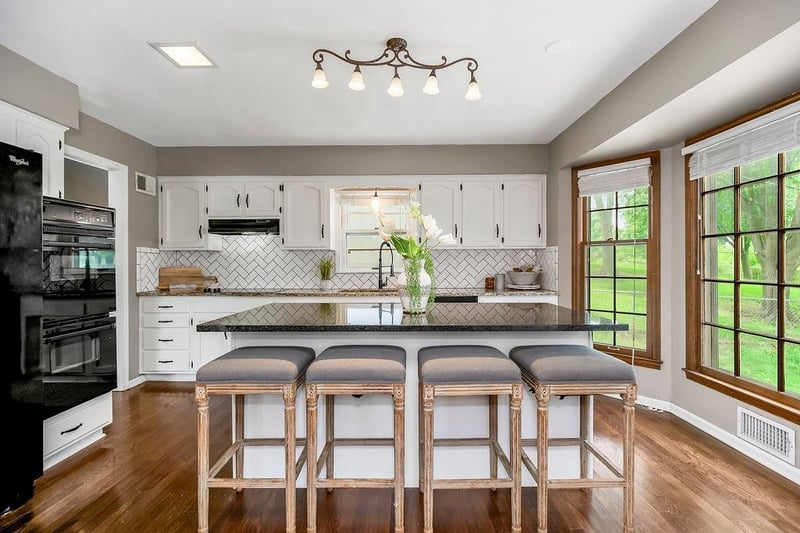 46 E 106th St, Kansas City, MO 64114