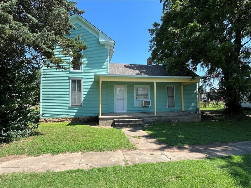 522 Illinois St, Oswego, KS 67356