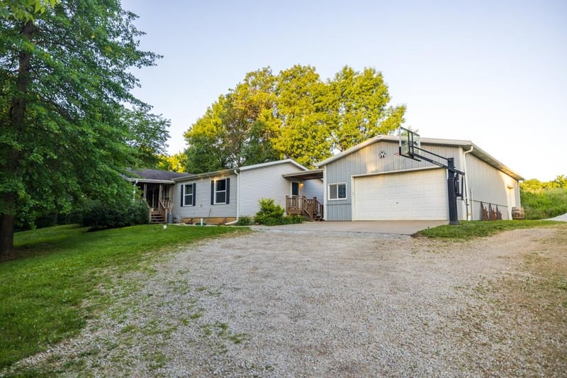 12895 214th St, Linwood, KS 66052
