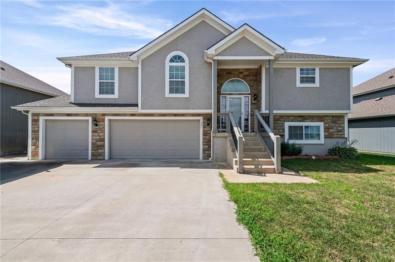 11331 Yecker Ave, Kansas City, KS 66109