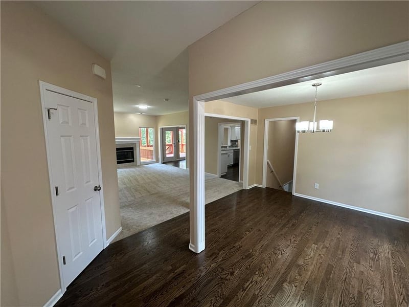 2405 Stone Bridge Cir, Lee's Summit, MO 64082