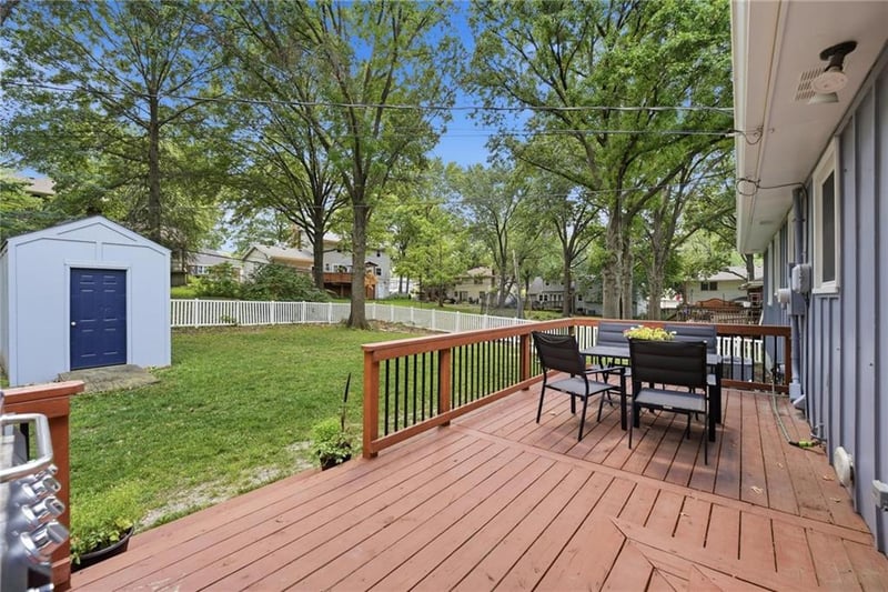 1605 69th Ter, Gladstone, MO 64118