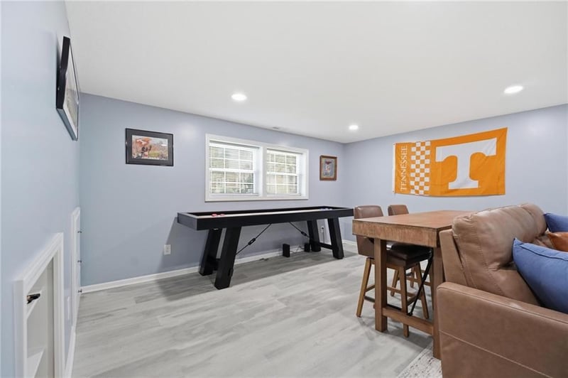 1605 69th Ter, Gladstone, MO 64118