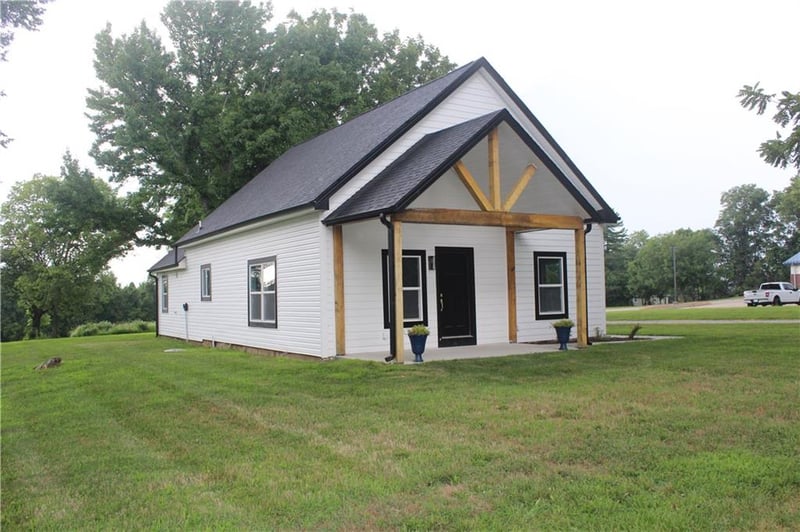 400 Bynum Rd, Lone Jack, MO 64070