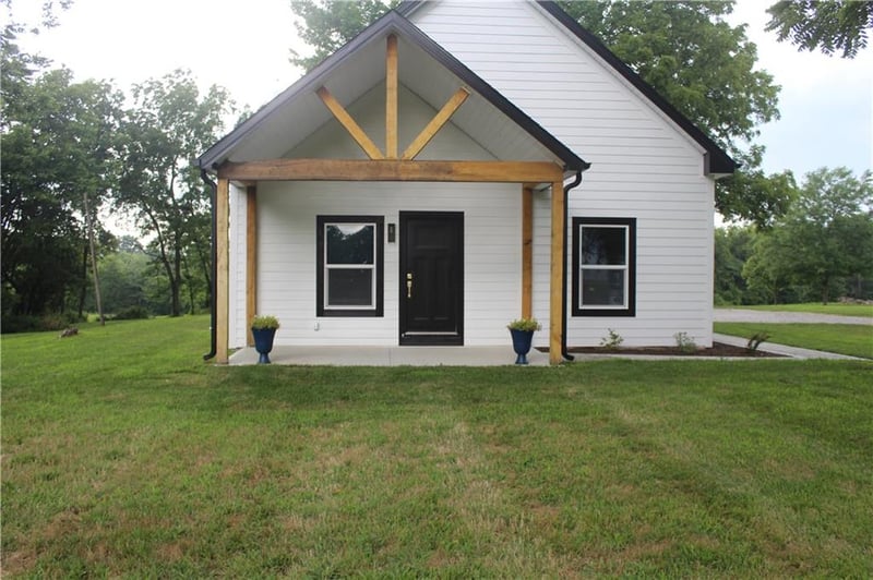 400 Bynum Rd, Lone Jack, MO 64070
